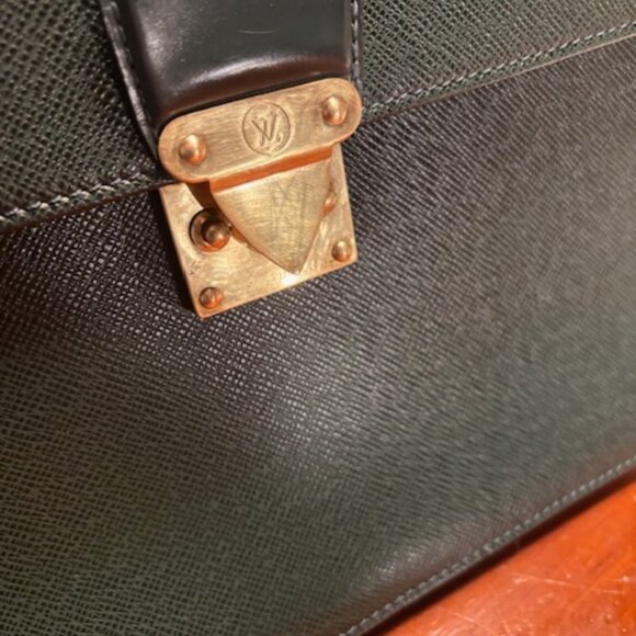HALLOWEEN🎃DROP! Louis Vuitton Taiga Serviette Kourad Epicea Green Briefcase - Picture 2 of 16